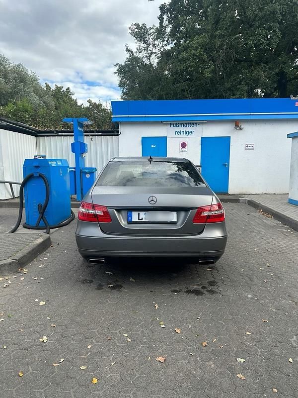 Gebraucht Mercedes E200 Avantgarde 184 PS (135 kW) 2012 Grau Limousine