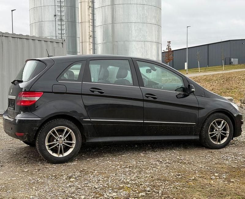 Gebraucht Mercedes B180 109 PS (80 kW) 2010 Schwarz Van / Kleinbus