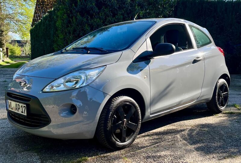Grau Gebraucht 2015 Ford Ka Trend Kleinwagen | 3.900 € (Fairer Preis) - Bild 1/4