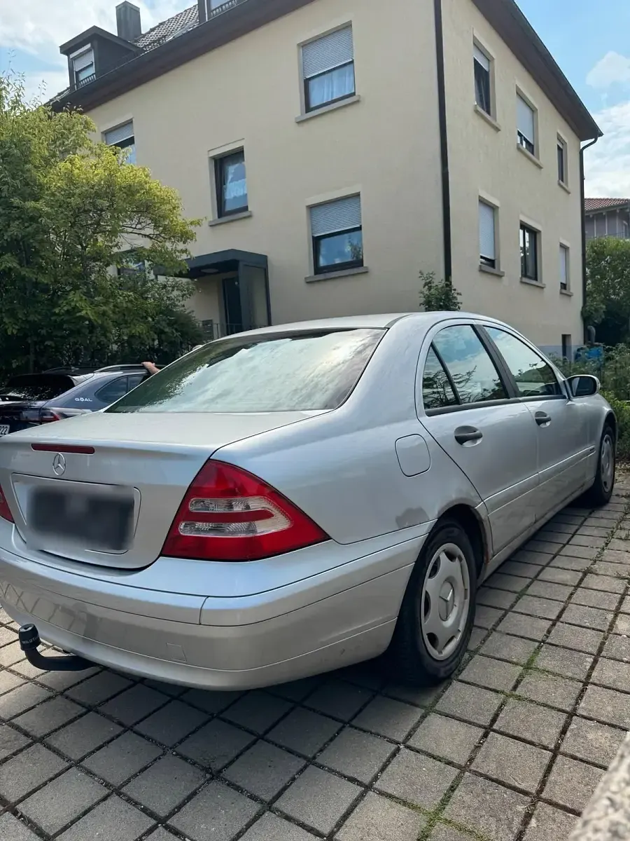 Gebraucht Mercedes C180 129 PS (94 kW) 2001 Silber Limousine