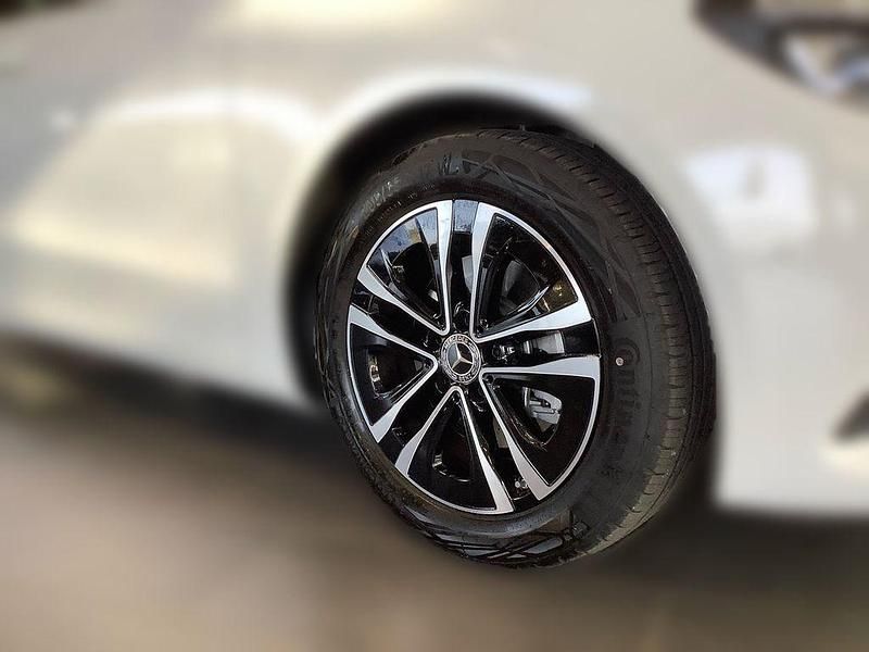 Gebraucht Mercedes B200 Progressive 163 PS (119 kW) 2025 Weiß Van / Kleinbus