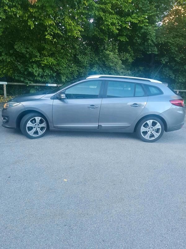 Grau Gebraucht 2014 Renault Mégane GrandTour Kombi | 5.800 € (Fairer Preis) - Bild 1/4