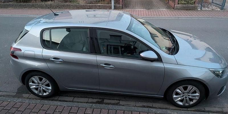 Gebraucht Peugeot 308 Active 131 PS (96 kW) 2018 Grau Limousine
