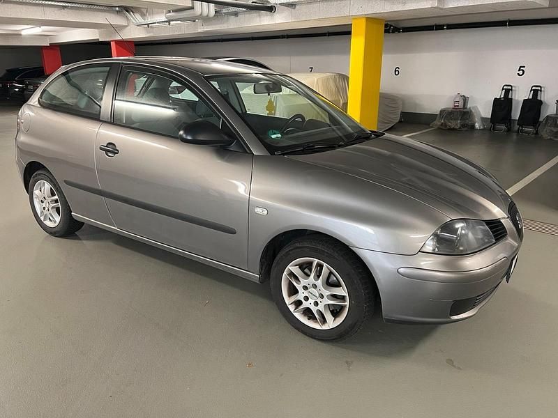 Grau Gebraucht 2003 Seat Ibiza Kleinwagen | 200 € (Superpreis) - Bild 1/4