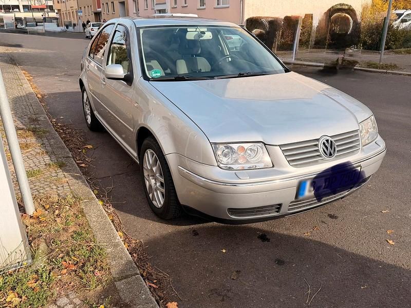 Second-hand VW Bora 115 CP (84 kW) 2002 Argintiu Berlinǎ