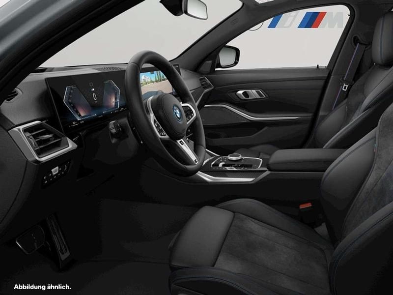 Gebraucht BMW 330e Performance 292 PS (214 kW) 2023 Skyscraper grau Kombi