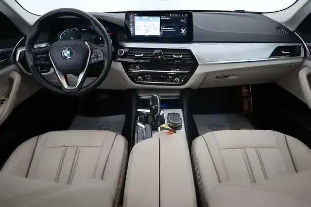 Gebraucht BMW 530e Sport Line 292 PS (214 kW) 2021 Grau Limousine