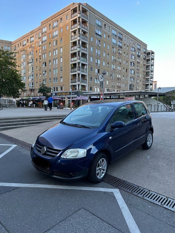 Blau Gebraucht 2006 VW Fox Kleinwagen | 1.599 € (Fairer Preis) - Bild 1/4