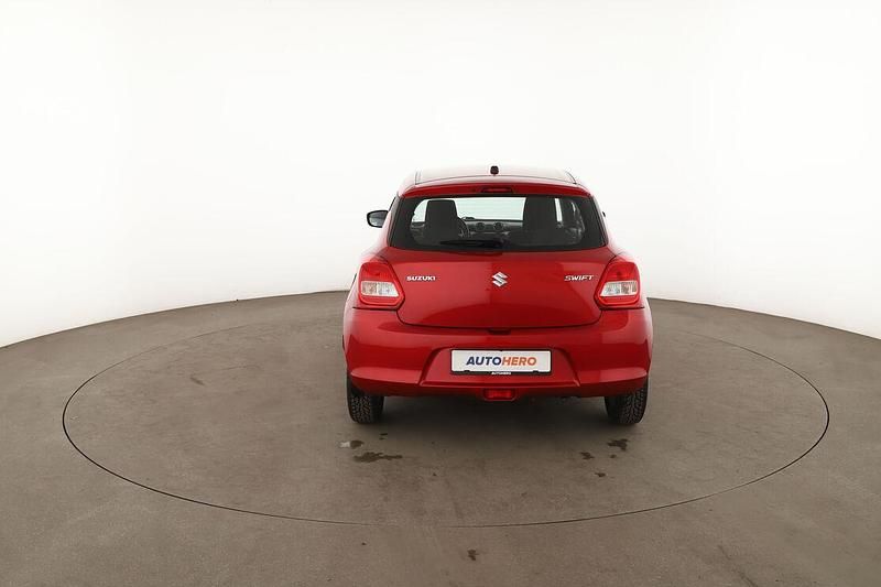 Gebraucht Suzuki Swift Comfort 90 PS (66 kW) 2017 Rot Kleinwagen