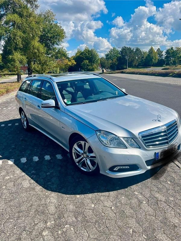 Silber Gebraucht 2009 Mercedes E350 Avantgarde Kombi | 11.500 € (Fairer Preis) - Bild 1/4