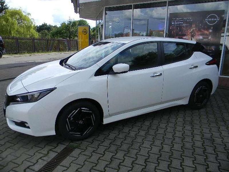 Gebraucht Nissan Leaf Acenta 89 kW (122 PS) 2023 Weiß Kleinwagen