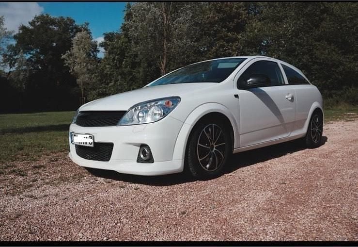 Weiß Gebraucht 2009 Opel Astra GTC Limousine | 3.000 € (Fairer Preis) - Bild 1/4