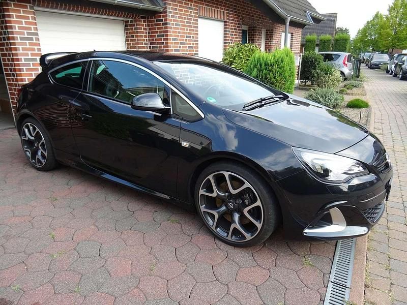 Gebraucht Opel Astra GTC OPC 280 PS (205 kW) 2014 Schwarz Limousine