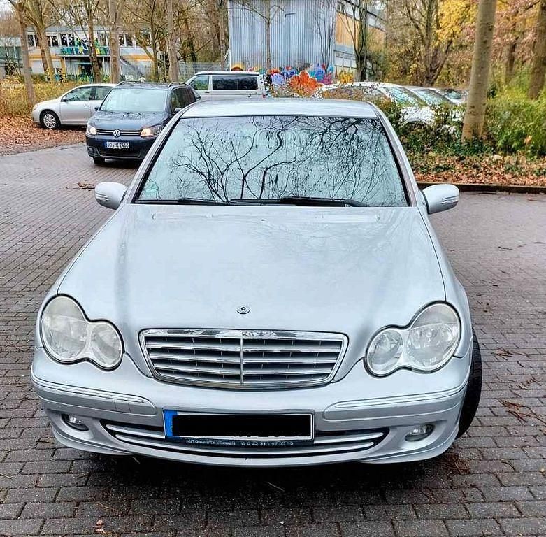 Grau Gebraucht 2006 Mercedes C220 Elegance Limousine | 4.450 € (Fairer Preis) - Bild 1/4