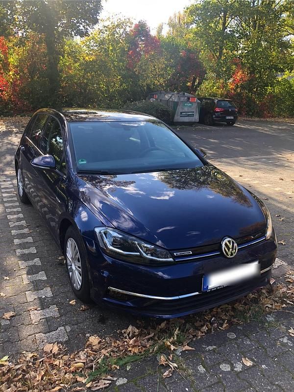 Blau Gebraucht 2020 VW Golf VII Limousine | 21.500 € (Fairer Preis) - Bild 1/4