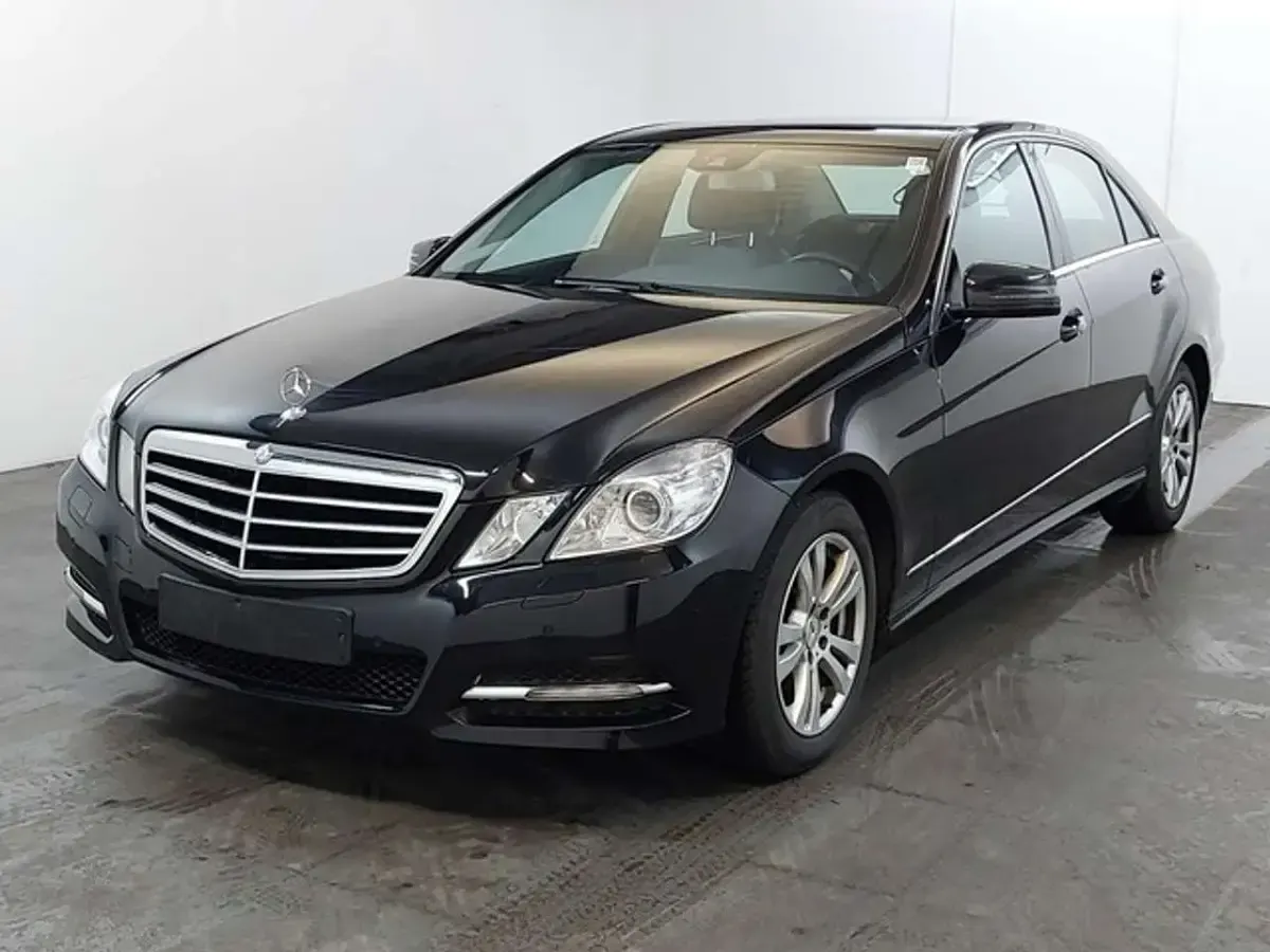 Gebraucht Mercedes E220 Avantgarde 170 PS (125 kW) 2012 Obsidianschwarz  me (metallic) Limousine