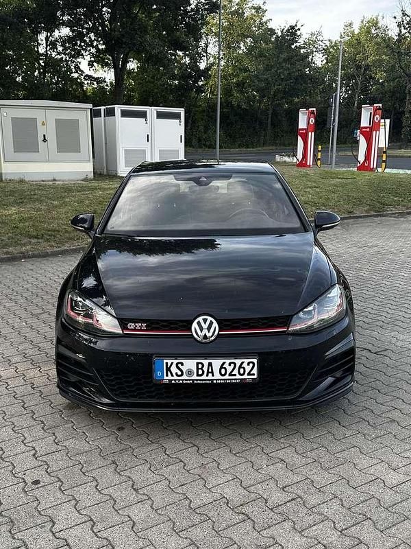 Schwarz Gebraucht 2019 VW Golf VII GTI Kleinwagen | 25.000 € (Etwas zu teuer) - Bild 1/4