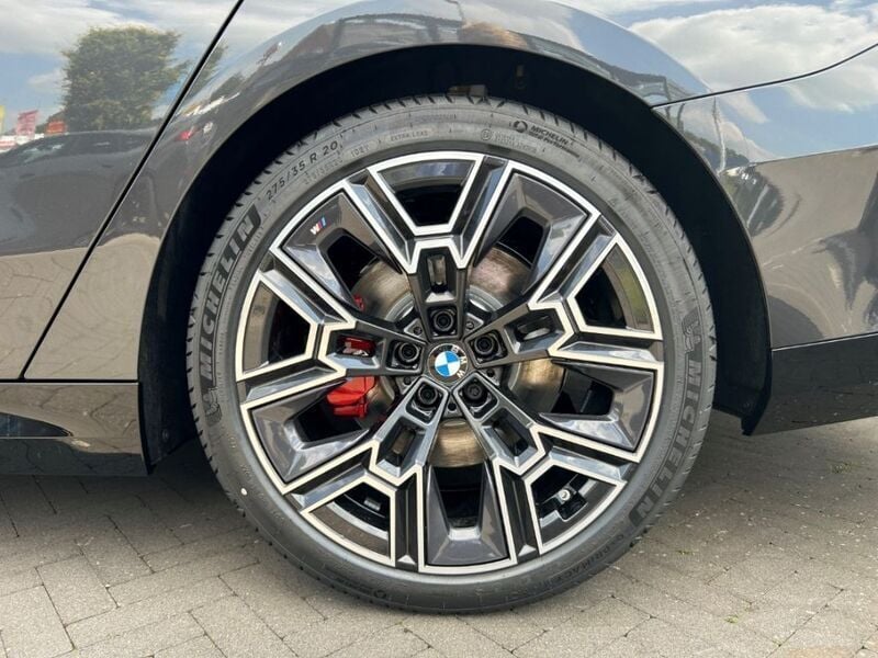 Gebraucht BMW 520 M Sport 197 PS (144 kW) 2025 Grau Limousine
