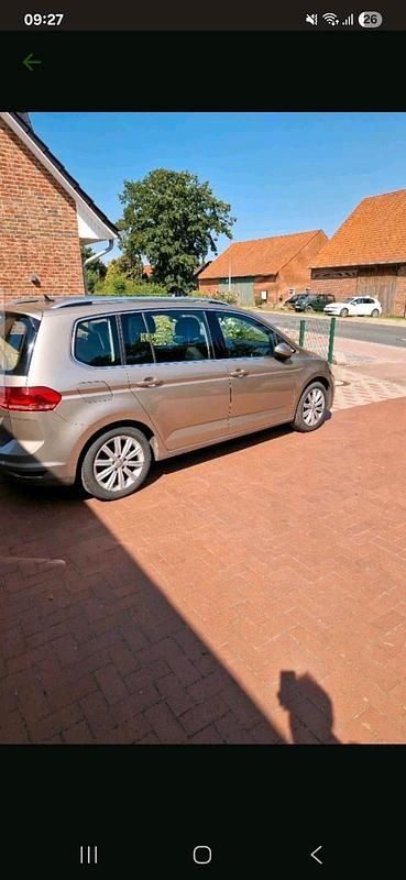 Beige Gebraucht 2016 VW Touran Highline Van / Kleinbus | 15.600 € (Superpreis) - Bild 1/4