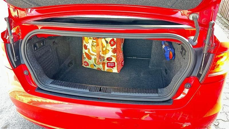 Gebraucht Audi A3 Cabriolet Ambiente 125 PS (91 kW) 2011 Rot Cabrio