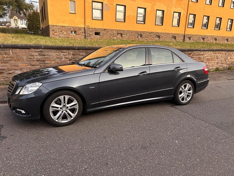 Gebraucht Mercedes E350 292 PS (214 kW) 2009 Grau Limousine