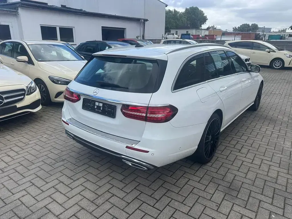 Gebraucht Mercedes E220 194 PS (142 kW) 2021 Weiß Kombi