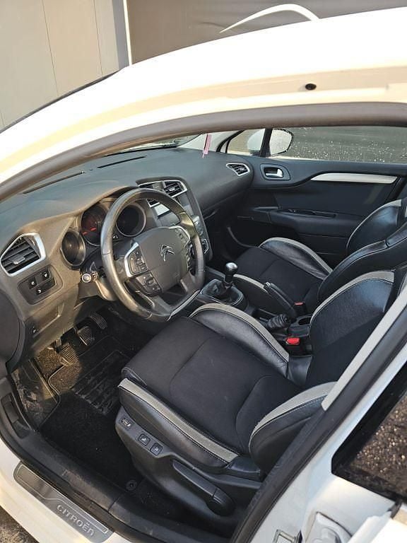 Gebraucht Citroën C4 SELECTION 120 PS (88 kW) 2012 Weiß Limousine