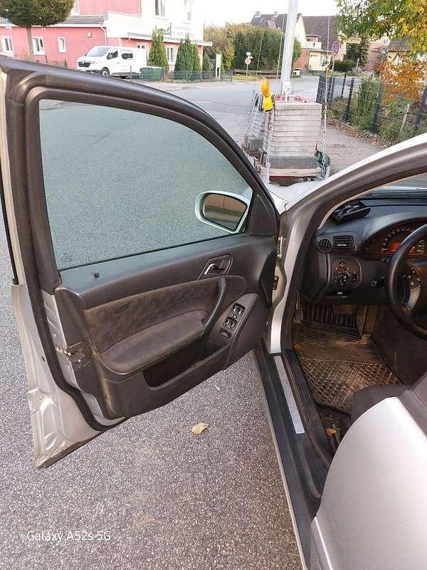 Gebraucht Mercedes 220 143 PS (105 kW) 2004 Limousine