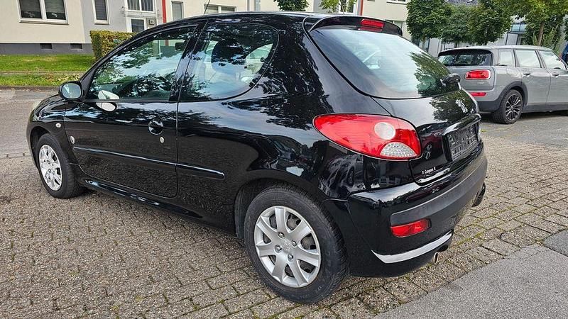 Gebraucht Peugeot 206+ 73 PS (53 kW) 2012 Lackierung schwarz perla nera/ Kleinwagen