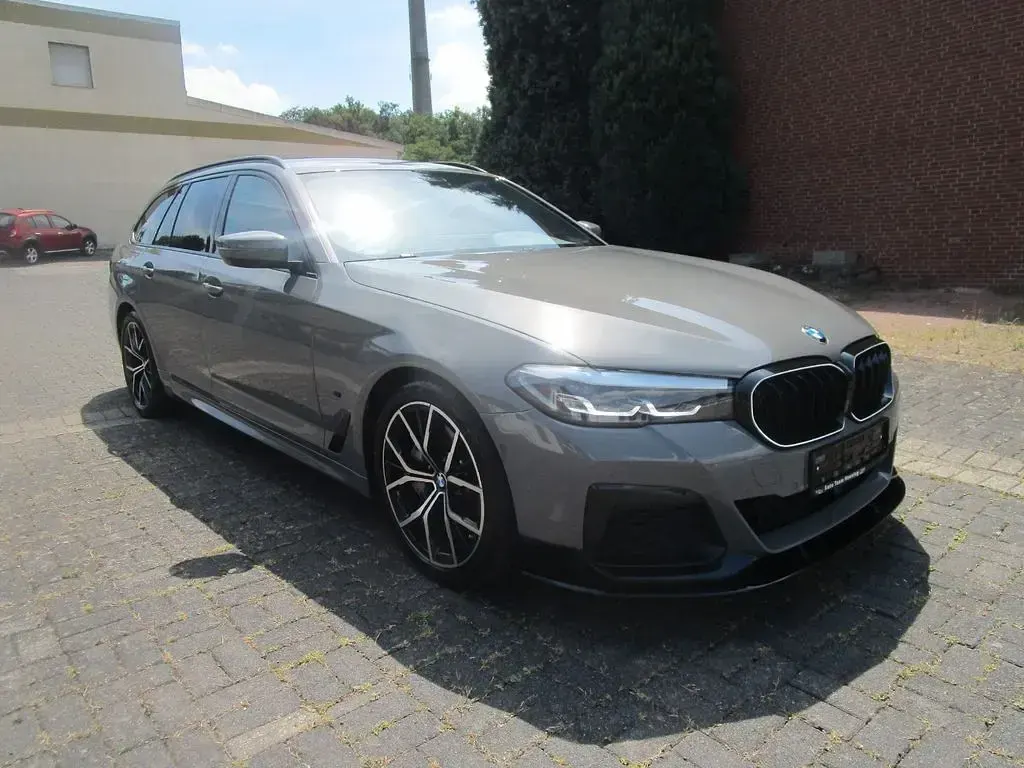 Gebraucht BMW 530 M Sport 286 PS (210 kW) 2021 Grau Limousine