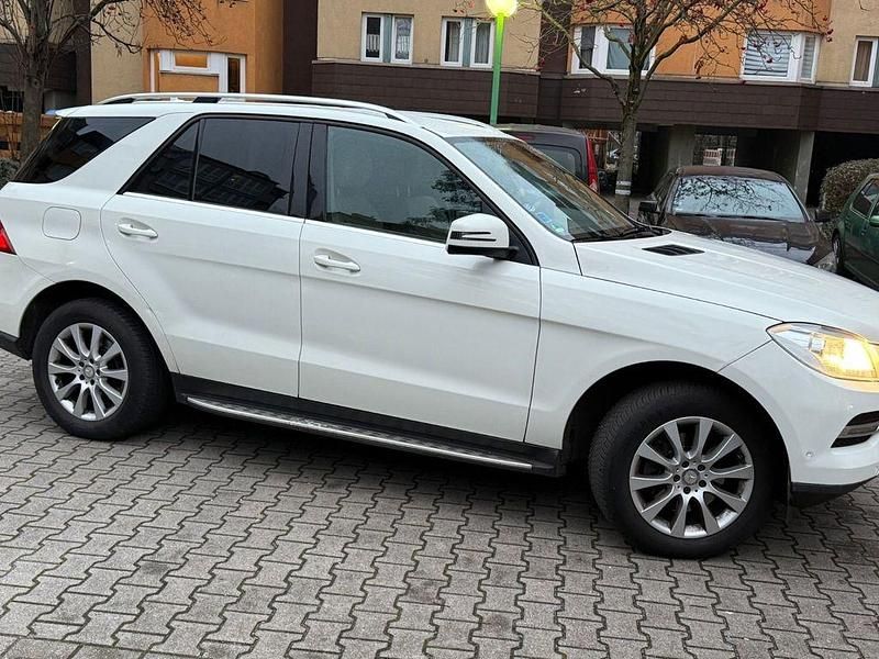 Weiß Gebraucht 2013 Mercedes ML350 SUV | 17.500 € (Superpreis) - Bild 1/4