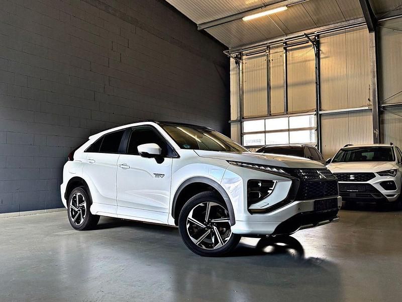 Weiß Gebraucht 2022 Mitsubishi Eclipse Cross Top SUV | 17.890 € (Superpreis) - Bild 1/4