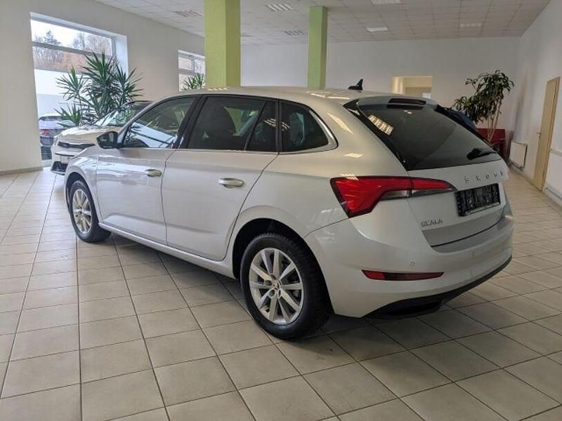 Gebraucht Skoda Scala Ambition 110 PS (80 kW) 2021 Brilliantsilber metallic Kleinwagen
