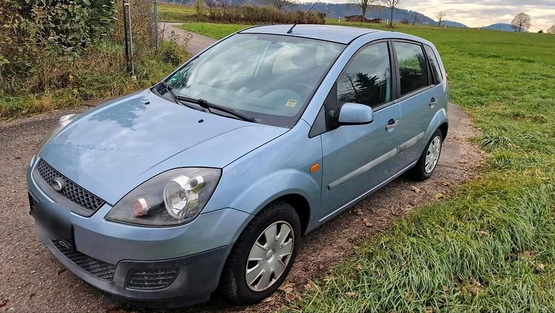 Blau Gebraucht 2006 Ford Fiesta Kleinwagen | 2.333 € (Fairer Preis) - Bild 1/4