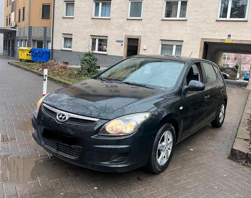 Gebraucht Hyundai i30 109 PS (80 kW) 2010 Schwarz Limousine