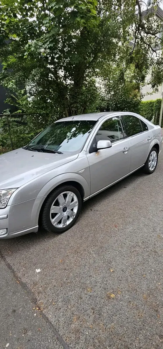 Gebraucht Ford Mondeo 140 PS (102 kW) 2005 Silber Limousine