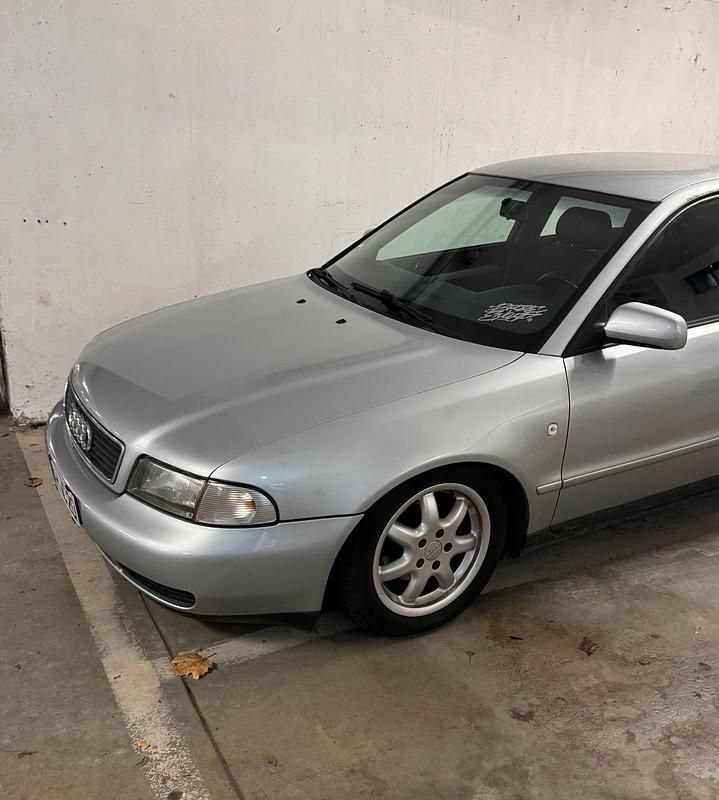 Silber Gebraucht 1998 Audi A4 S-Line Limousine | 650 € (Superpreis) - Bild 1/4