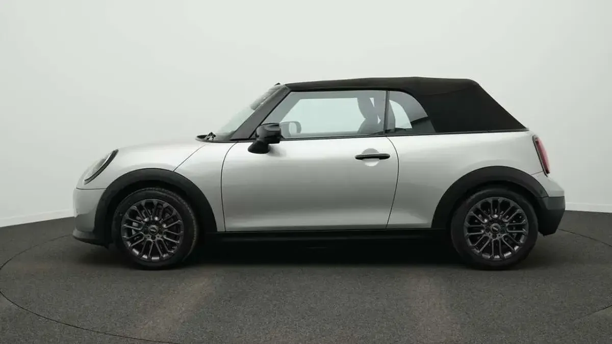 Gebraucht Mini Cooper Cabriolet Favoured 163 PS (119 kW) 2025 Grau Cabrio