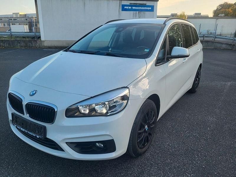 Weiß Gebraucht 2015 BMW 216 Gran Tourer Van / Kleinbus | 8.890 € (Fairer Preis) - Bild 1/4