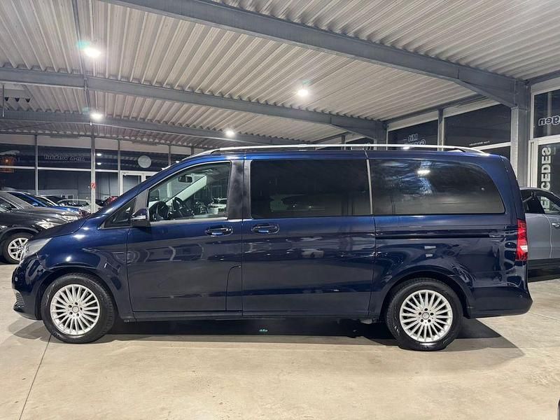 Gebraucht Mercedes V250 Edition 190 PS (139 kW) 2015 Blau Van / Kleinbus