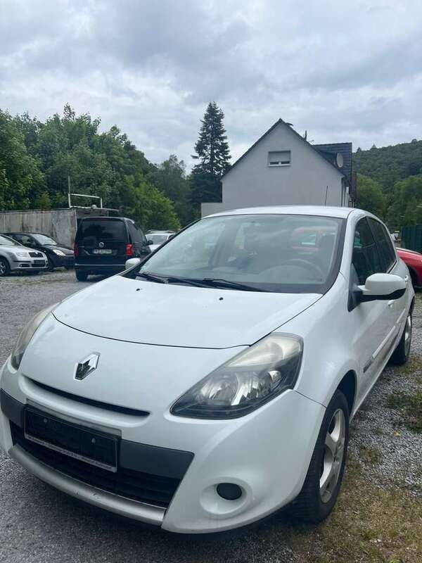 Gletscherweiss Gebraucht 2012 Renault Clio IV Kleinwagen | 3.680 € (Guter Preis) - Bild 1/4