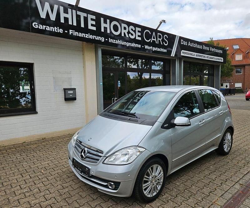 Silber Gebraucht 2012 Mercedes A180 Avantgarde Limousine | 6.998 € (Fairer Preis) - Bild 1/4