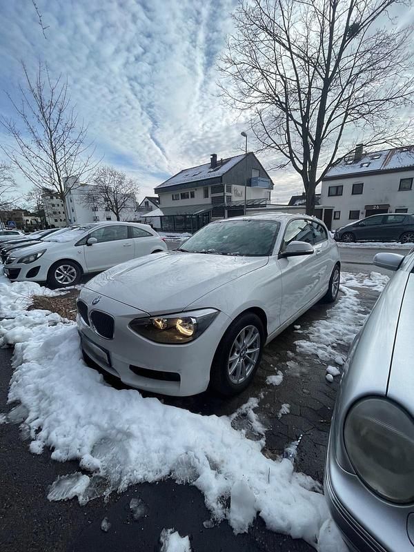 Weiß Gebraucht 2013 BMW 114 Kleinwagen | 4.950 € (Guter Preis) - Bild 1/4