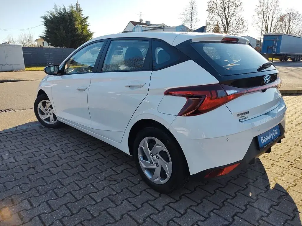 Gebraucht Hyundai i20 101 PS (74 kW) 2022 Weiß Limousine