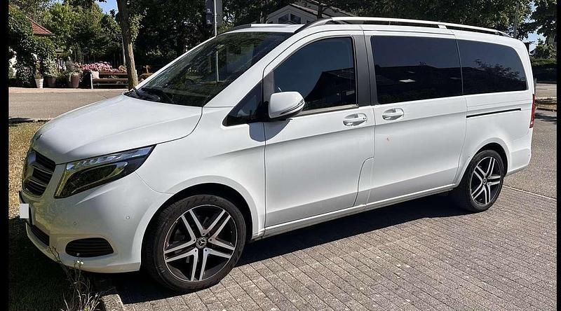 Weiß Gebraucht 2019 Mercedes V220 Edition Van / Kleinbus | 39.500 € (Fairer Preis) - Bild 1/4