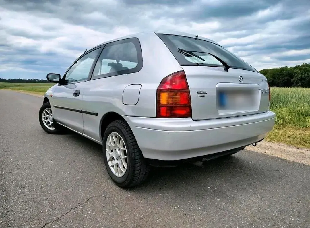 Gebraucht Mazda 323 73 PS (53 kW) 1998 Grau Kleinwagen