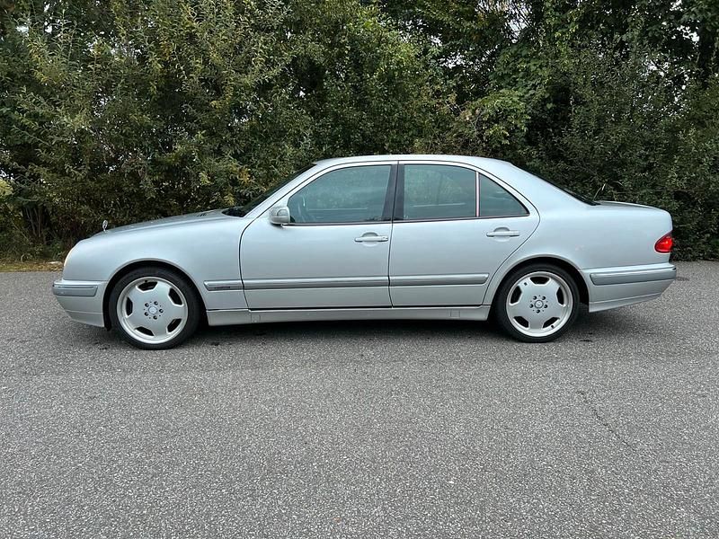 Silber Gebraucht 1999 Mercedes E430 Elegance Limousine | 8.990 € (Fairer Preis) - Bild 1/4