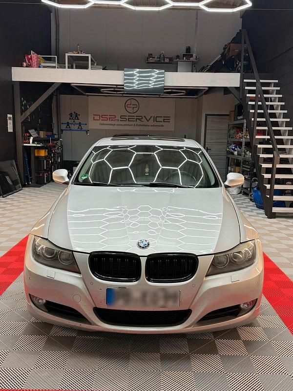 Gebraucht BMW 325 204 PS (150 kW) 2011 Silber Limousine