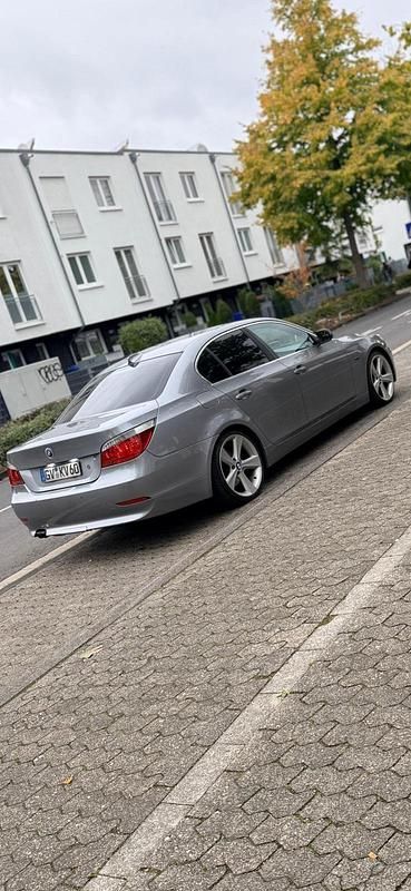 Grau Gebraucht 2005 BMW 530 Limousine | 4.600 € (Guter Preis) - Bild 1/4