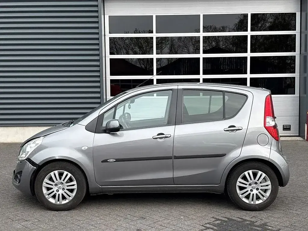 Gebraucht Suzuki Splash Exclusive 68 PS (50 kW) 2014 Grau Kleinwagen